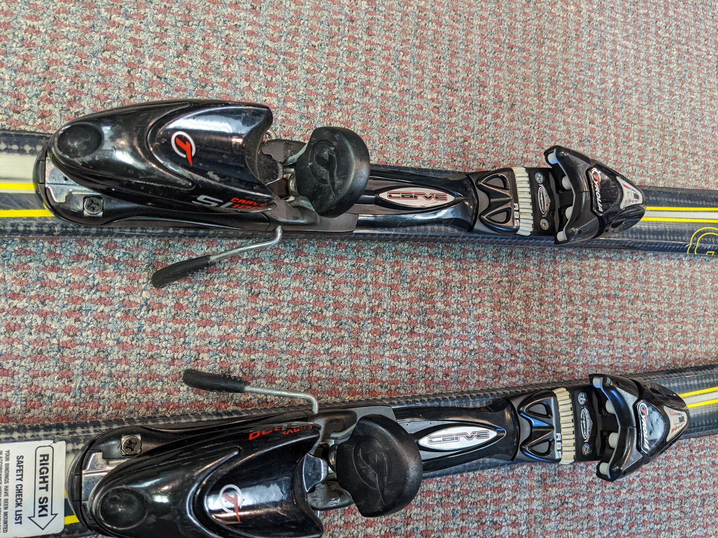 Quechua MRZ 400 Skis  w/Tyrolia Bindings Size 142 Cm Black Used