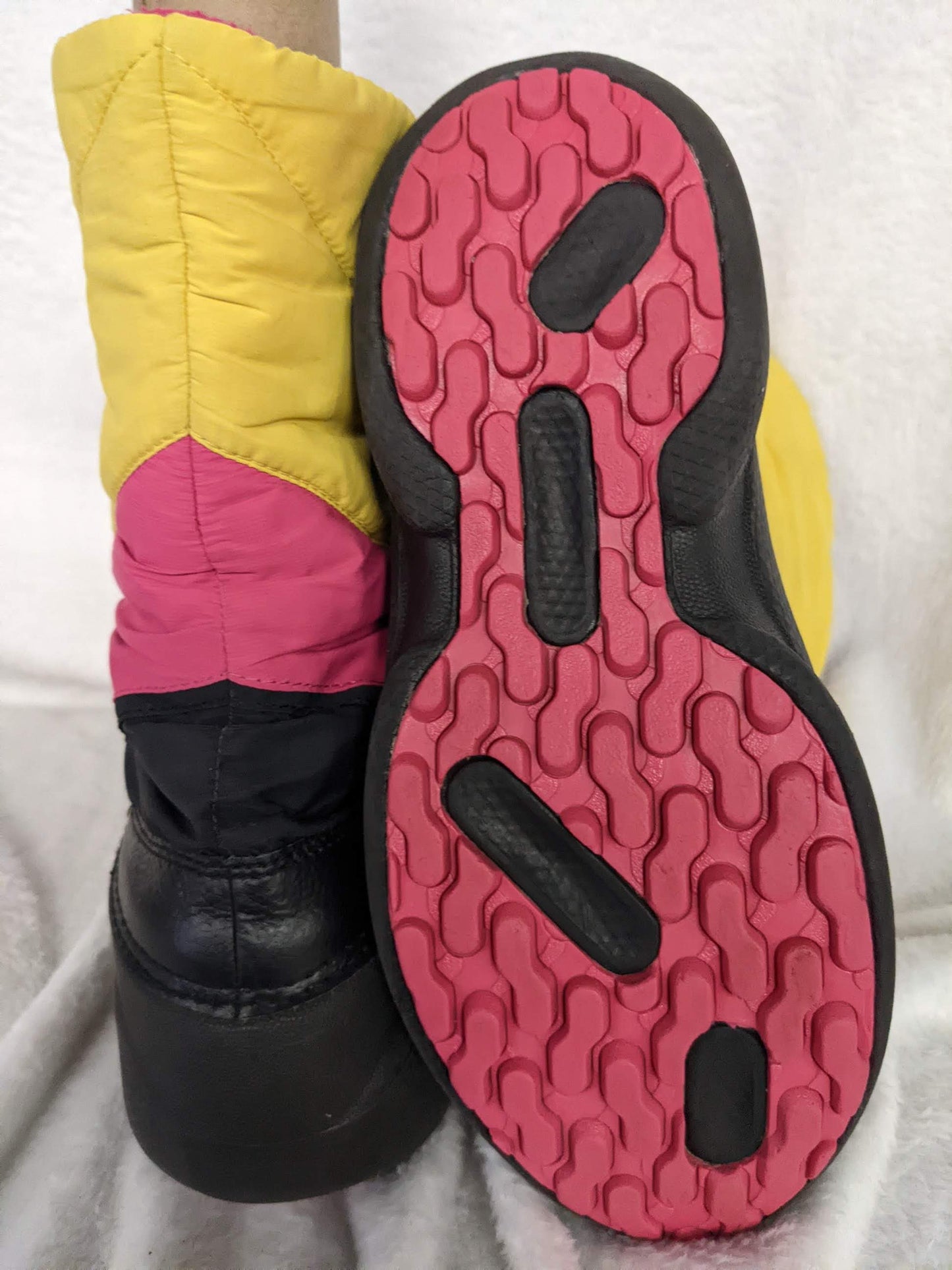 Columbia Snow Boots Size 3 Color Yellow Condition Used