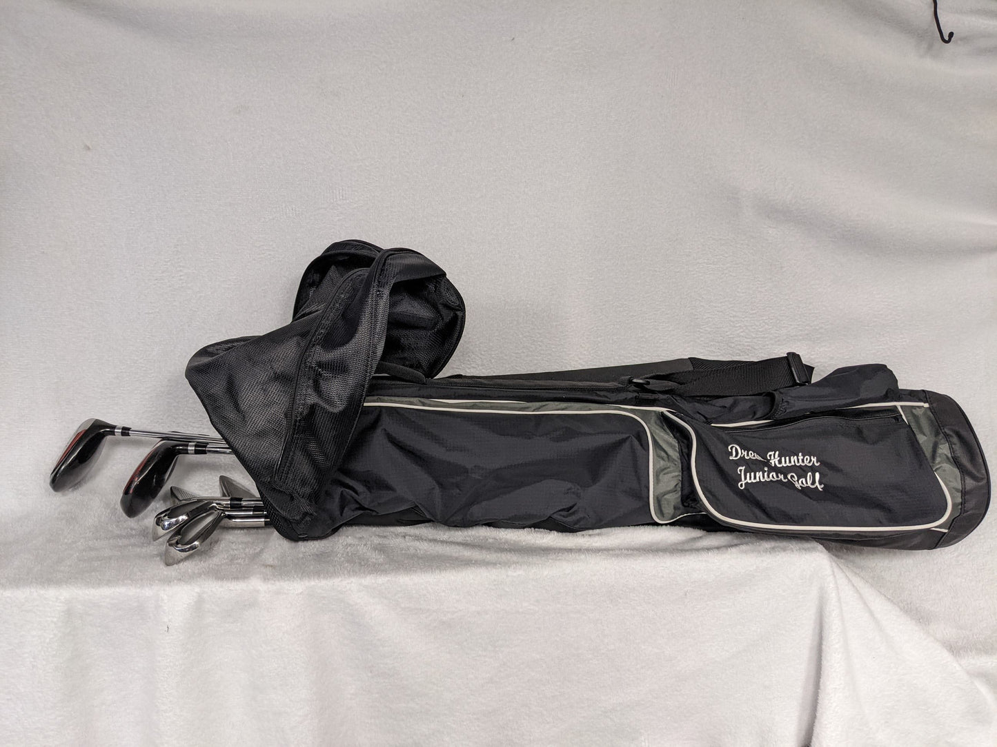 Nike Junior Golf Bag with Assorted Top Flight Clubs Right Hand Golf Set Size 7 Clubs (No Putter) and Bag w/Shoulder Strap and Cover Color Black Condition Used