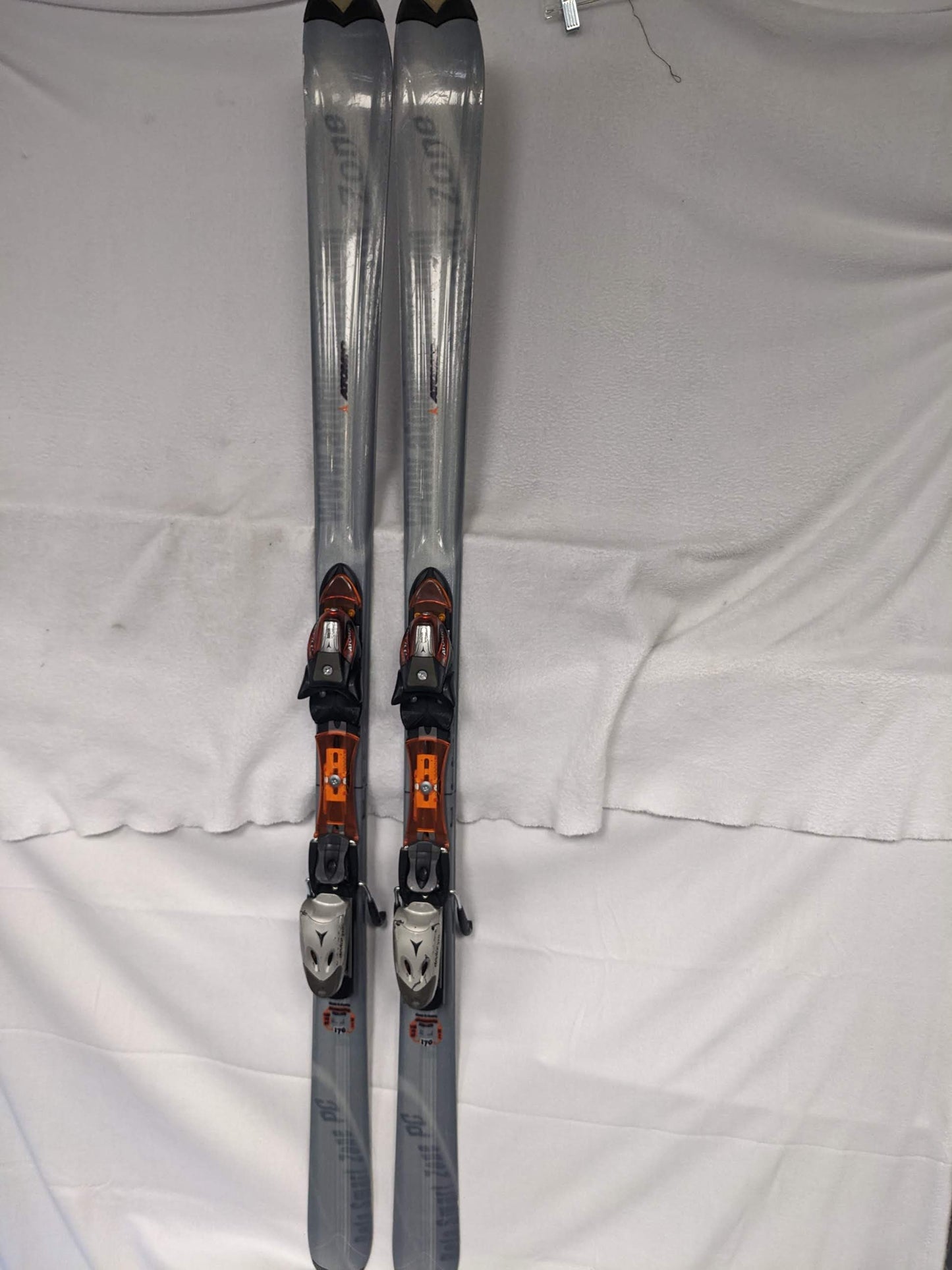 Atomic Beta Smart Zone PC Skis with Atomic Bindings Size 170 Cm Color Gray Condition Used
