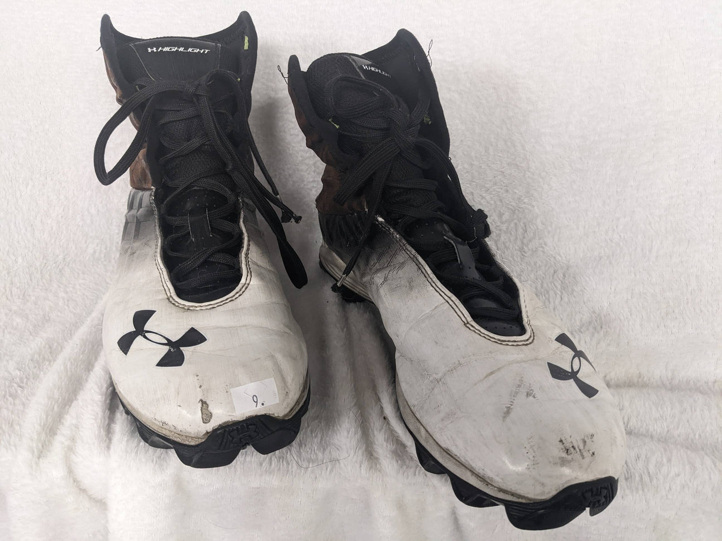 Under Armour Highlight Compfit Cleats Size 9 Color White Condition Used