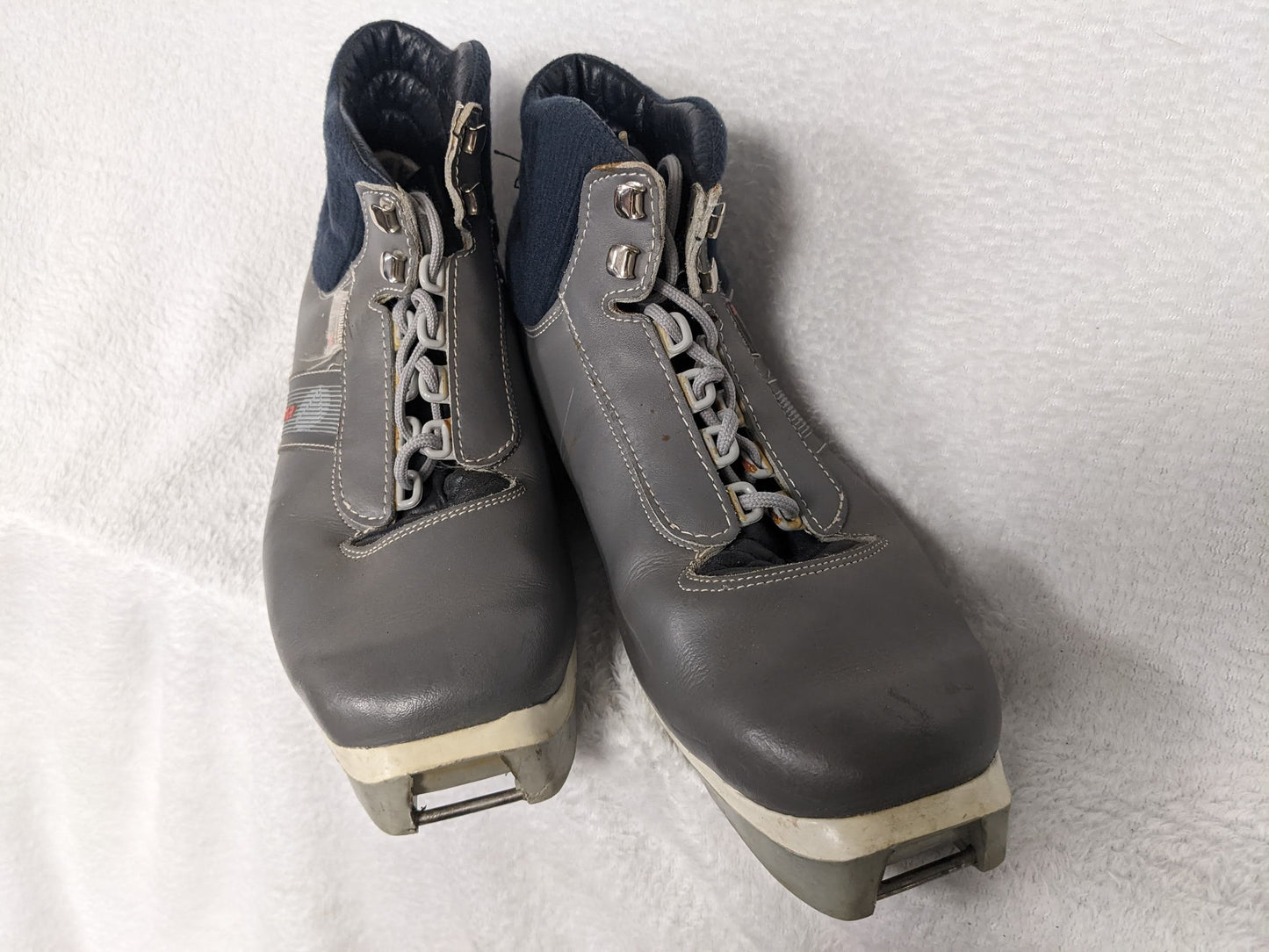 Alpina Women's NNN XC Ski Boots Size Mondo 28 Color Gray Condition Used