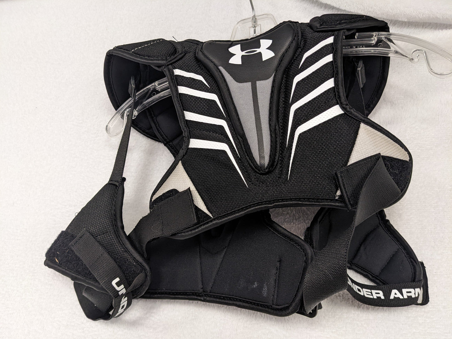 Under Armour Youth Lacrosse Shoulder Pads Chest Protection Size Youth Small Color Black Condition Used