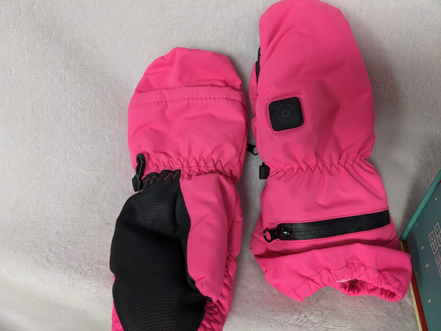 Aroma Season Snow Enjoying Youth Electric Gloves Size Youth S/M Color Pink Condition Used