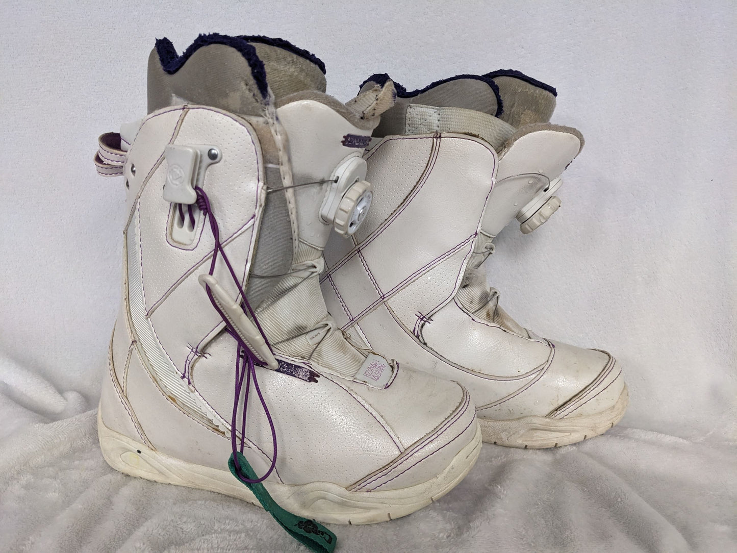 K2 Sapera Boa Women's Snowboard Boots Size 6 Color White Condition Used