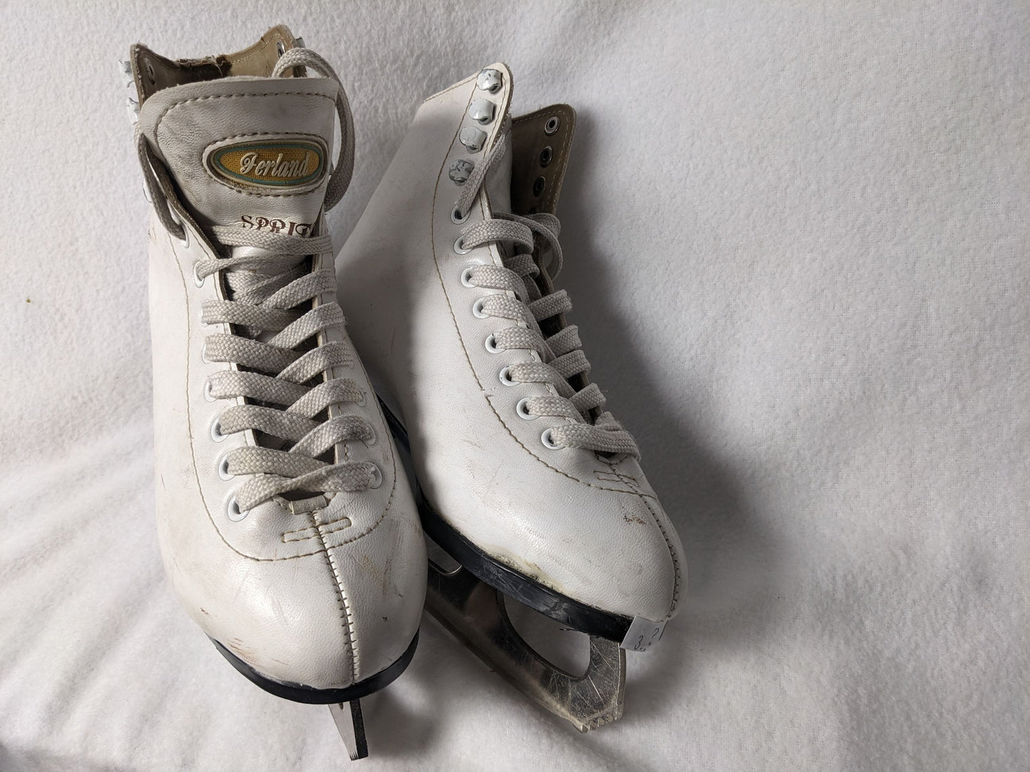 Ferland Sprite Youth Figure Ice Skates Size 4 Color White Condition Used