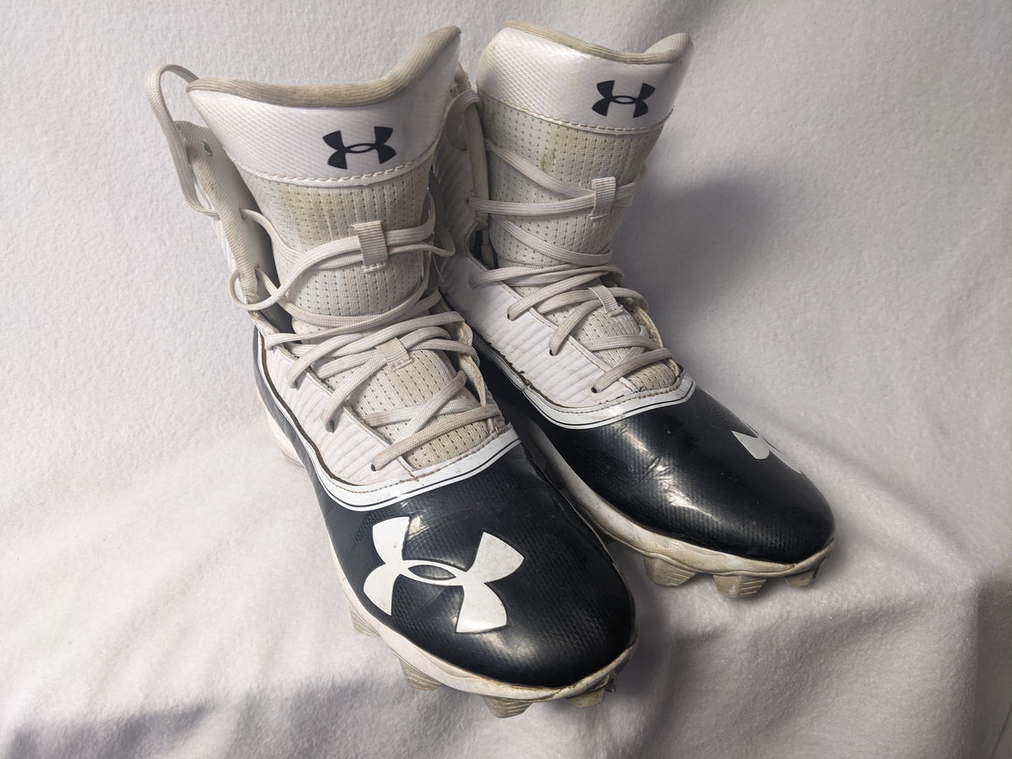 Under Armour Highlight Football Cleats Size 8 Color Black Condition Used