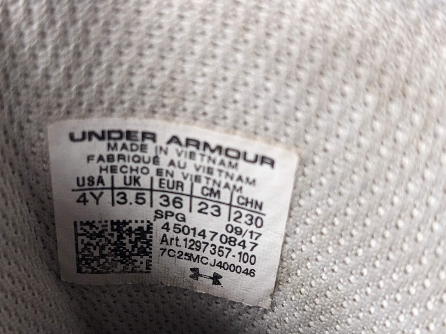 Under Armour Highlight Cleats Size 4 Color White Condition Used Highlight