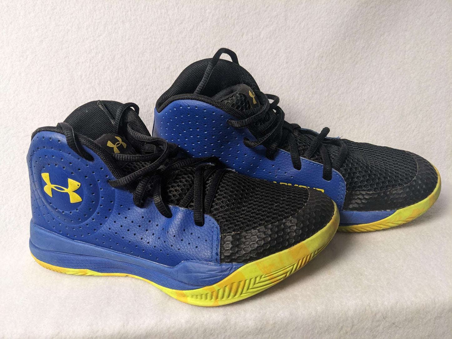 Under Armour Athletic Shoes Size 5 Color Blue Condition Used