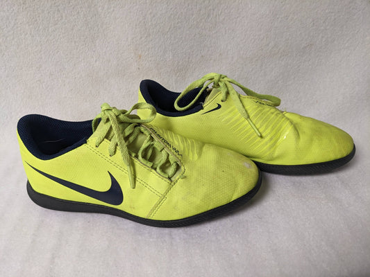 Nike Phantom VNM Indoor Soocer Shoes Size 2 Color Yellow Condition Used